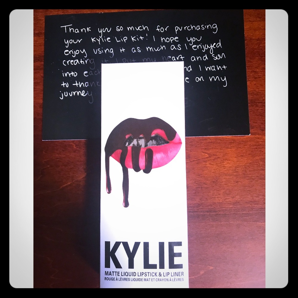 🟠Kylie Jenners lip kit SHADE- LEO🟠